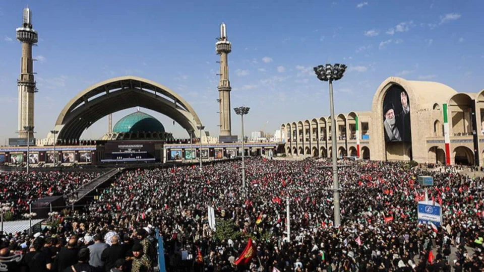 �ran'�n eski lideri Hamaney i�in Tahran caddelerinde veda t�reni d�zenleniyor