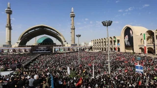 �ran'�n eski lideri Hamaney i�in Tahran caddelerinde veda t�reni d�zenleniyor
