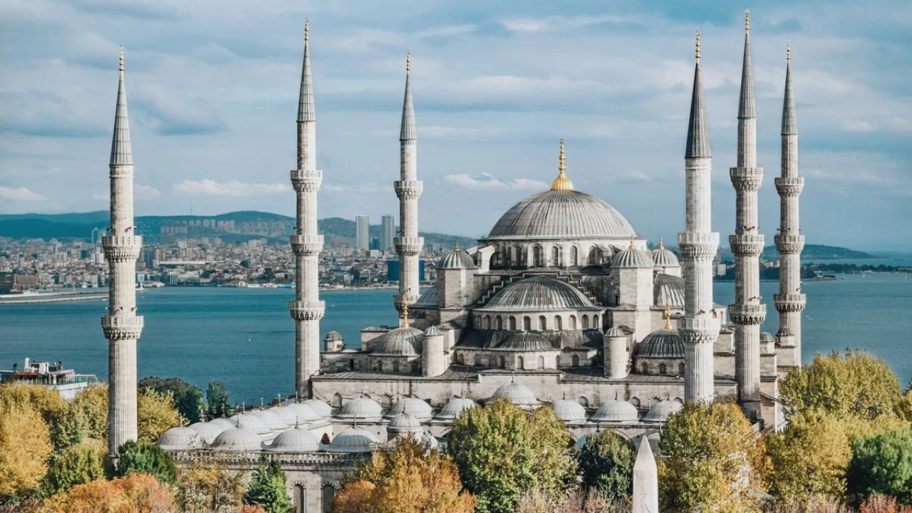 slam mimarisinin en etkileyici rneklerinden biri: Sultanahmet Camii