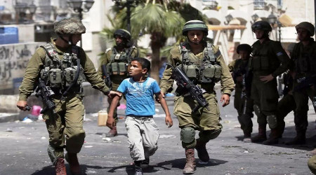 srail askerleri 11 yandaki Filistinli ocuu gzaltna ald