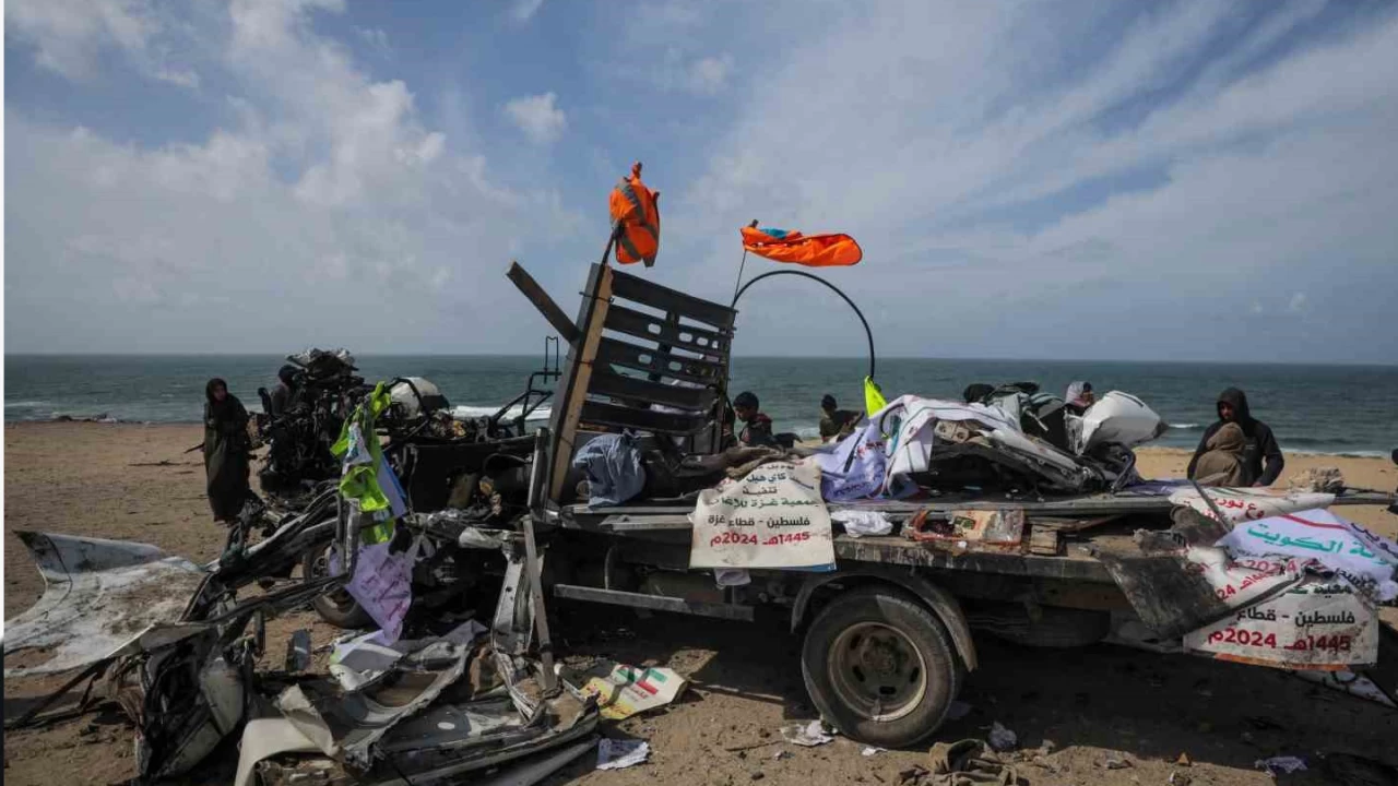 �srail insani yard�m ta��yan kamyonu vurdu: 9 �l�