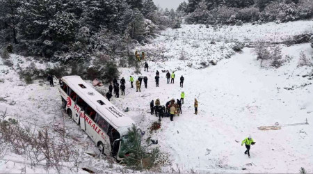 İstanbul'da yolcu otobüsü şarampole devrildi: 3 ölü, 15 yaralı