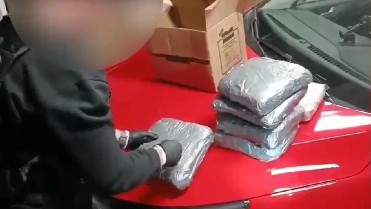 �stanbul'dan getirdikleri 13 kilo kokaini Sakarya'da polis yakalad�