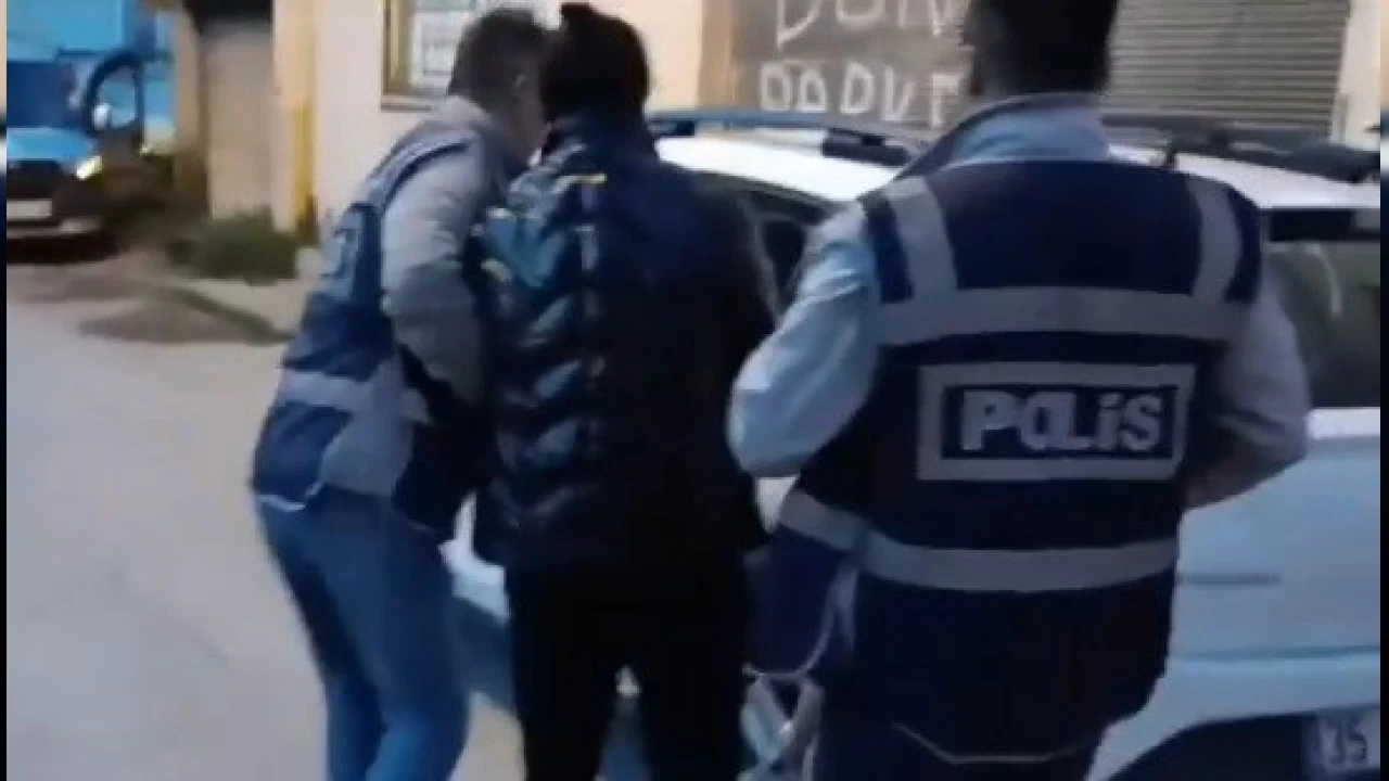 İzmir'de 138 adrese baskın, 266 gözaltı