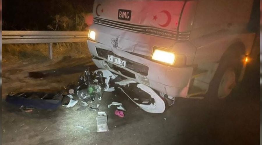 İzmir'de motosiklet ile kamyon çarpıştı
