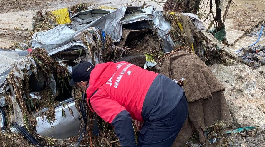 JAK Timleri Sar�kam�� Sel B�lgesinde �al��malar�n� s�rd�r�yor