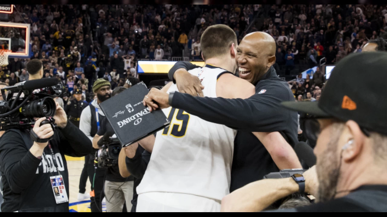 Jokic'in son saniye üçlüğü galibiyeti getirdi