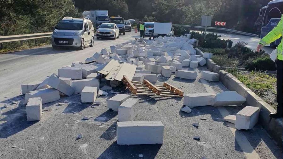Kapak açıldı, gaz betonlar yola saçıldı