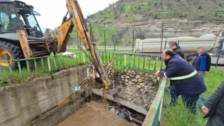 Karab�k'te sa�anak ya��� sonras� dereler ta�t�