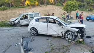 Karşı şeride geçen otomobil ortalığı savaş alanına çevirdi