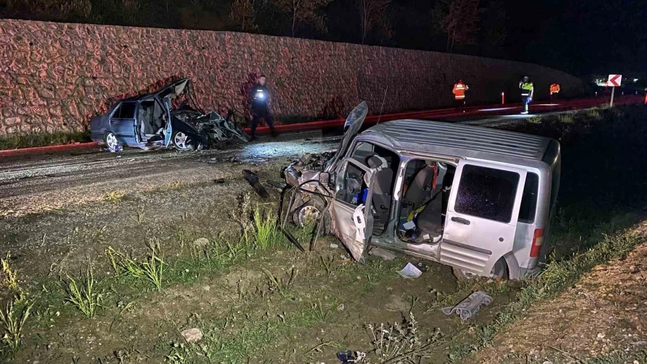Kastamonu'da feci kaza: 2'si ağır 5 yaralı