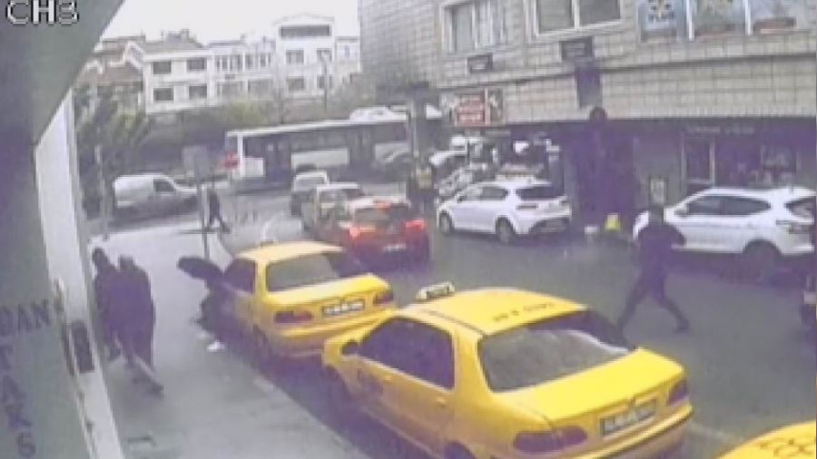 Kavgada husumetlisi yerine babası ve kardeşini vurdu