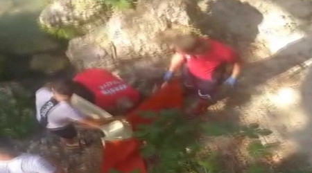 Kayalıktan düşen çocuk suda boğuldu