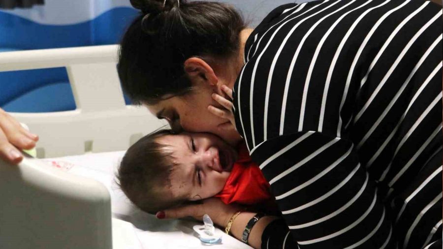 Kedinin miyavlamas� sayesinde kurtar�lan Birce bebek ailesine kavu�tu