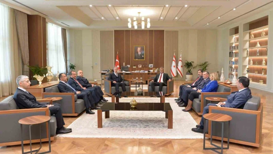 KKTC Cumhurba�kan� Erh�rman, Akar'� kabul etti