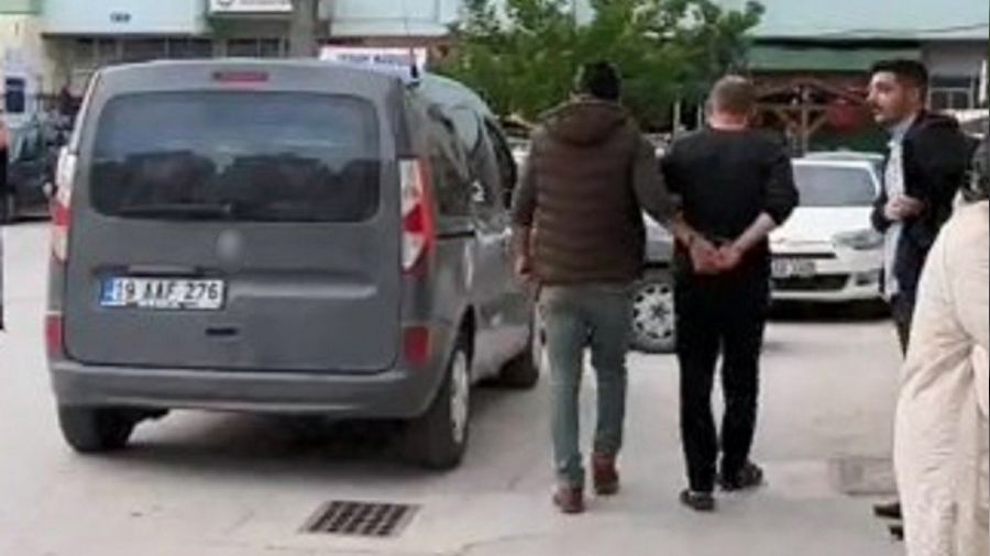 Kocas�n�n bo�mak istedi�i kad�n� ekipler kurtard�