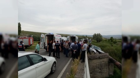Kontrolden çıkan otomobil şarampole uçtu