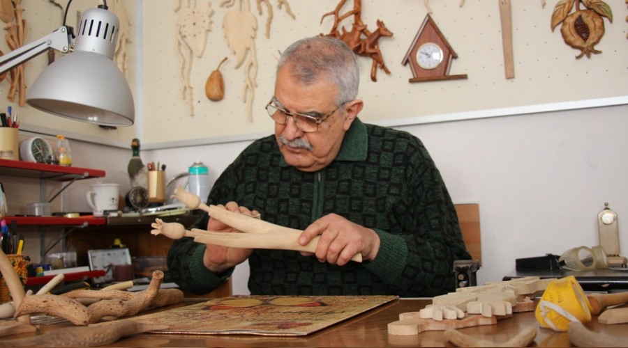 Kuru dallar sanat eserine dnyor