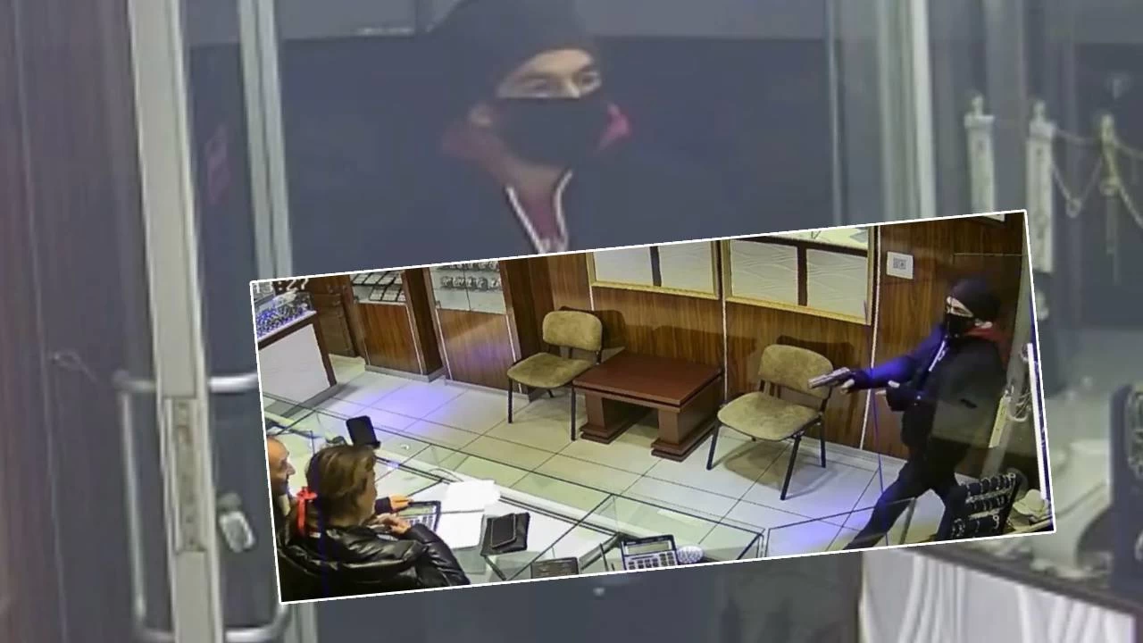 Kuyumcu soymak isteyen hırsız silahı görünce kaçtı