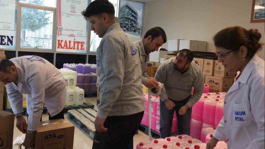 Liseden depremzedelere 1 ton hijyenik malzeme deste�i