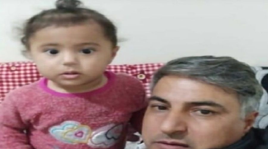 Maganda kur�unu k���k k�z� uyurken yakalad�