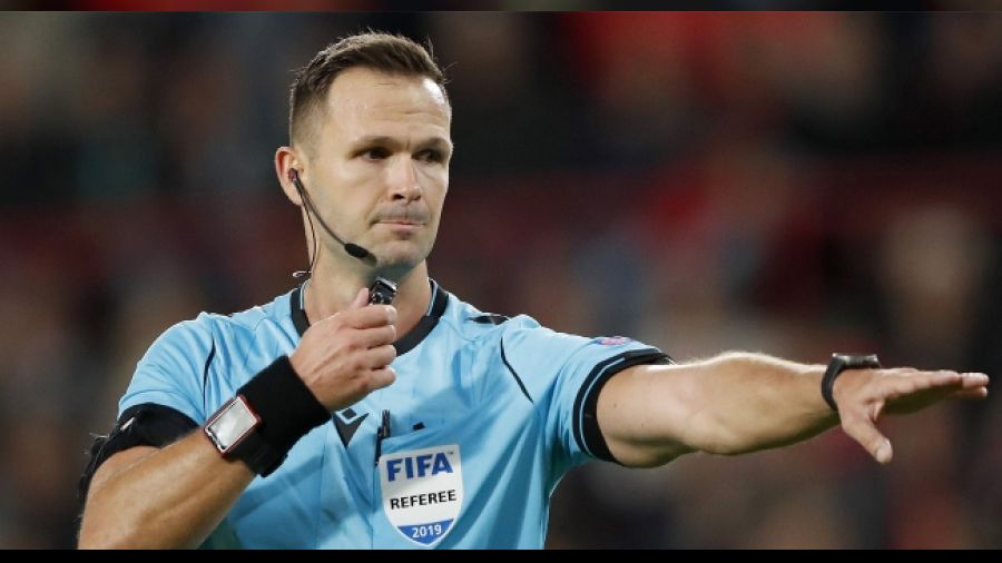 Manchester United ma��na Slovak hakem