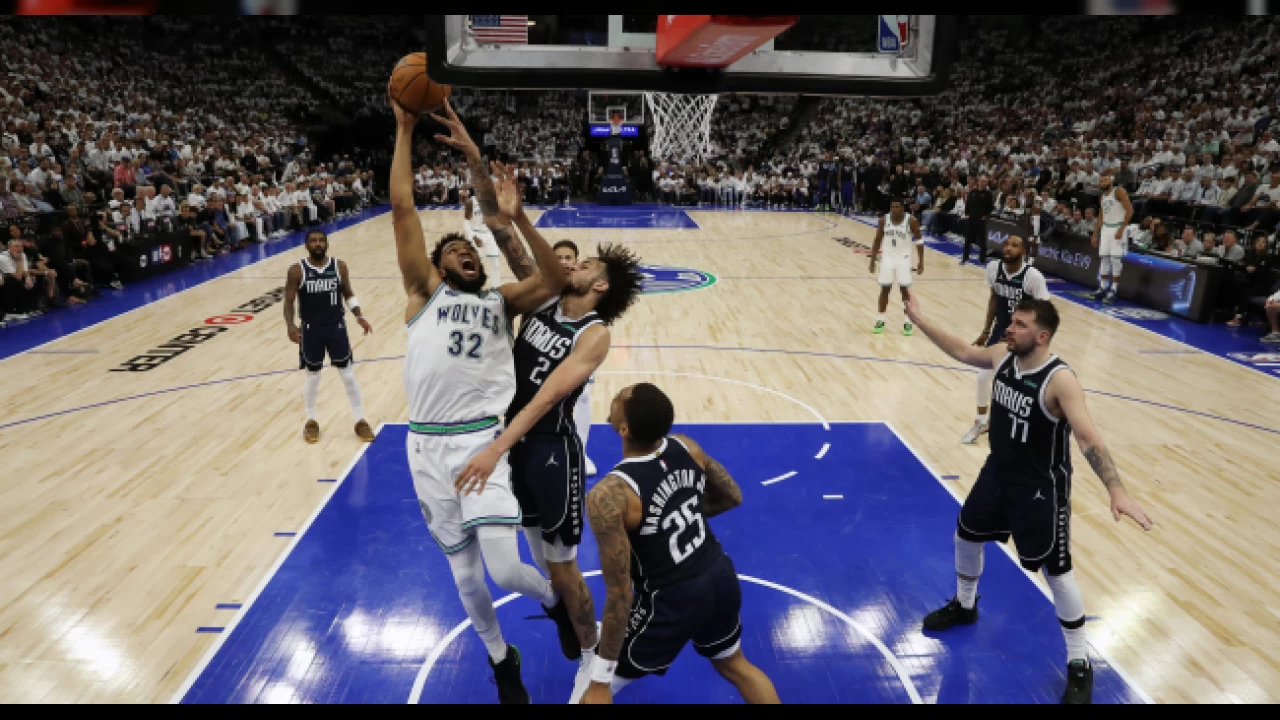 Mavericks finale galibiyetle ba�lad�