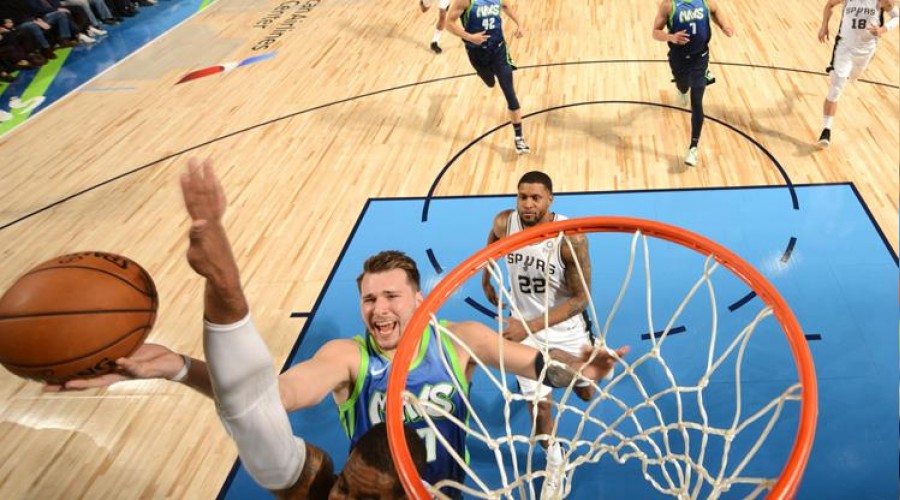 Mavericks, Spurs'u 4 sayı farkla yendi