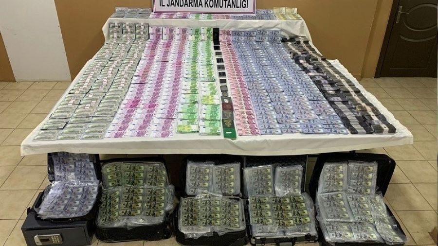 Milyonlarca liralık sahte parayı piyasaya süremeden yakalandılar