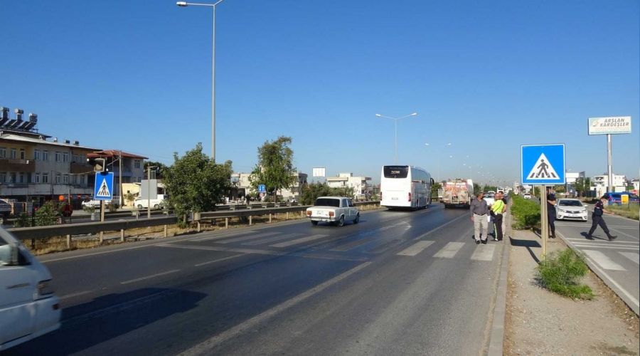 Minib�sten indi otomobilin alt�nda kald�