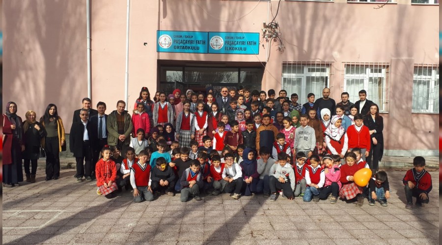 ��rencilerden karde� okula yard�m