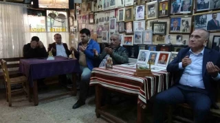 'Ölüler Kıraathanesi'nde buruk bayramlaşma