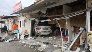 Otomobil prefabrik iş yerlerinin içinden geçti