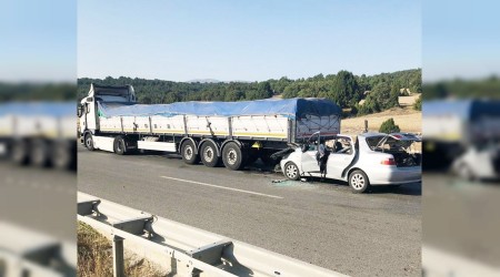 Otomobil tıra çarptı: 2 ölü, 4 yaralı