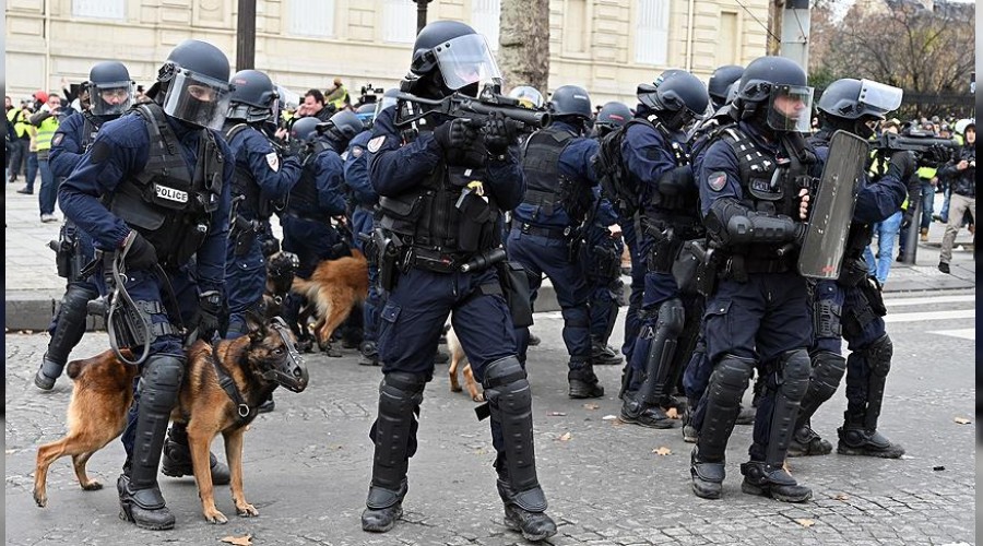 Paris'te 8 bin polis g�revde