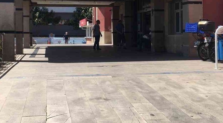 Parkta oynarken bacağından vuruldu