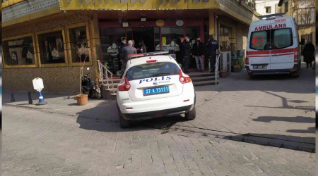 Polis memuru otel odasında ölü bulundu
