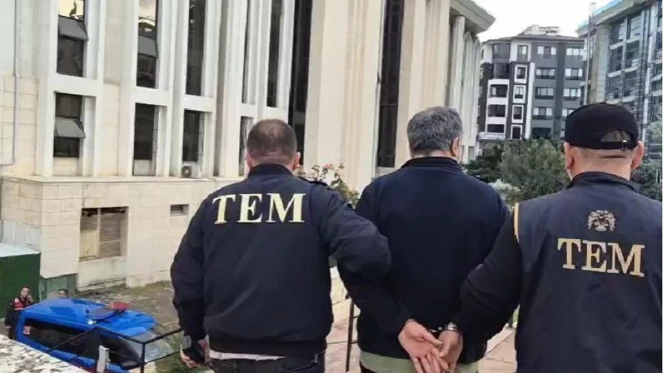Resim ��retmeni sosyal medya payla��m� sebebiyle tutukland�