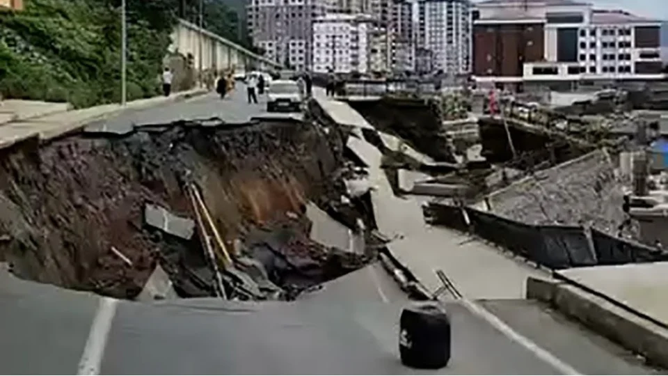 Rize'de yol ��kt�, 2 bina tedbir ama�l� tahliye edildi
