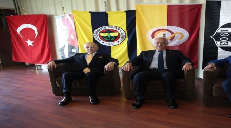 Sahada rakip, dışarıda kardeşiz
