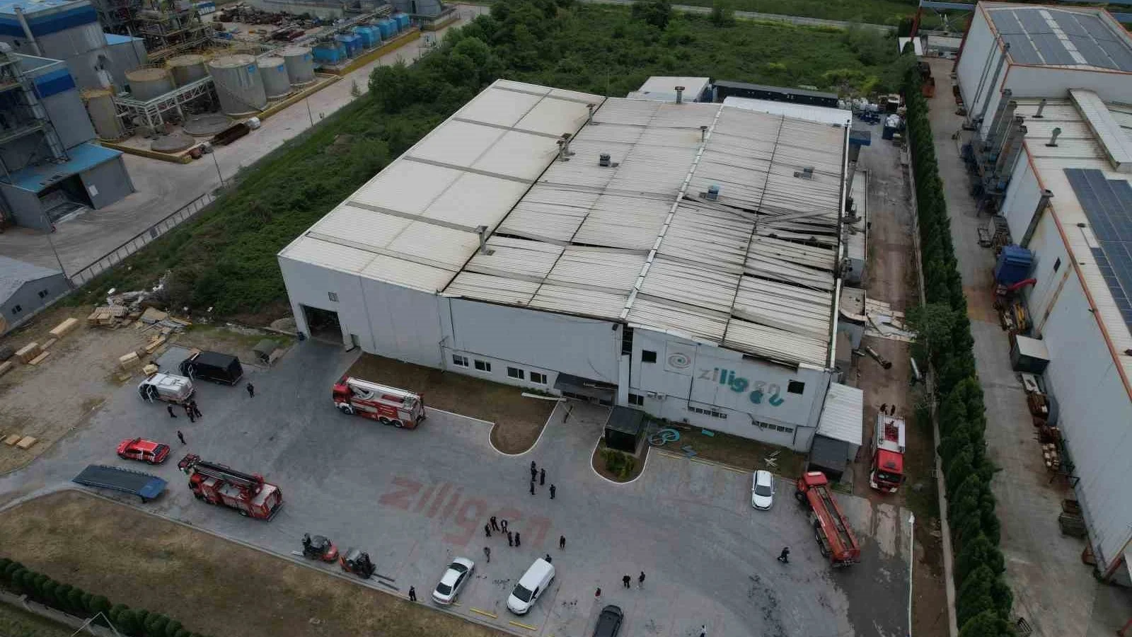 Sakarya'da patlaman�n ya�and��� fabrika havadan g�r�nt�lendi