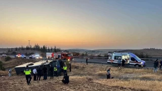 anlurfa'da yolcu otobs devrildi: 27 yaral