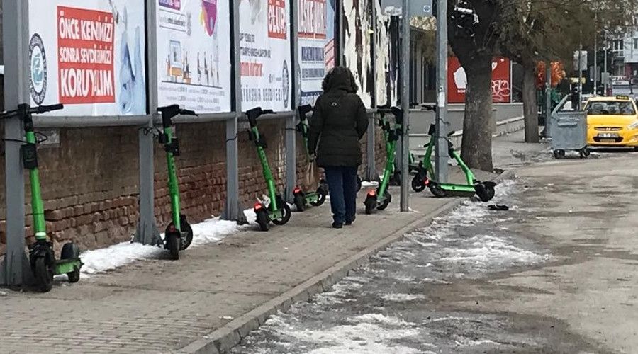 Scooterler yaya ula��m�n� zorla�t�r�yor