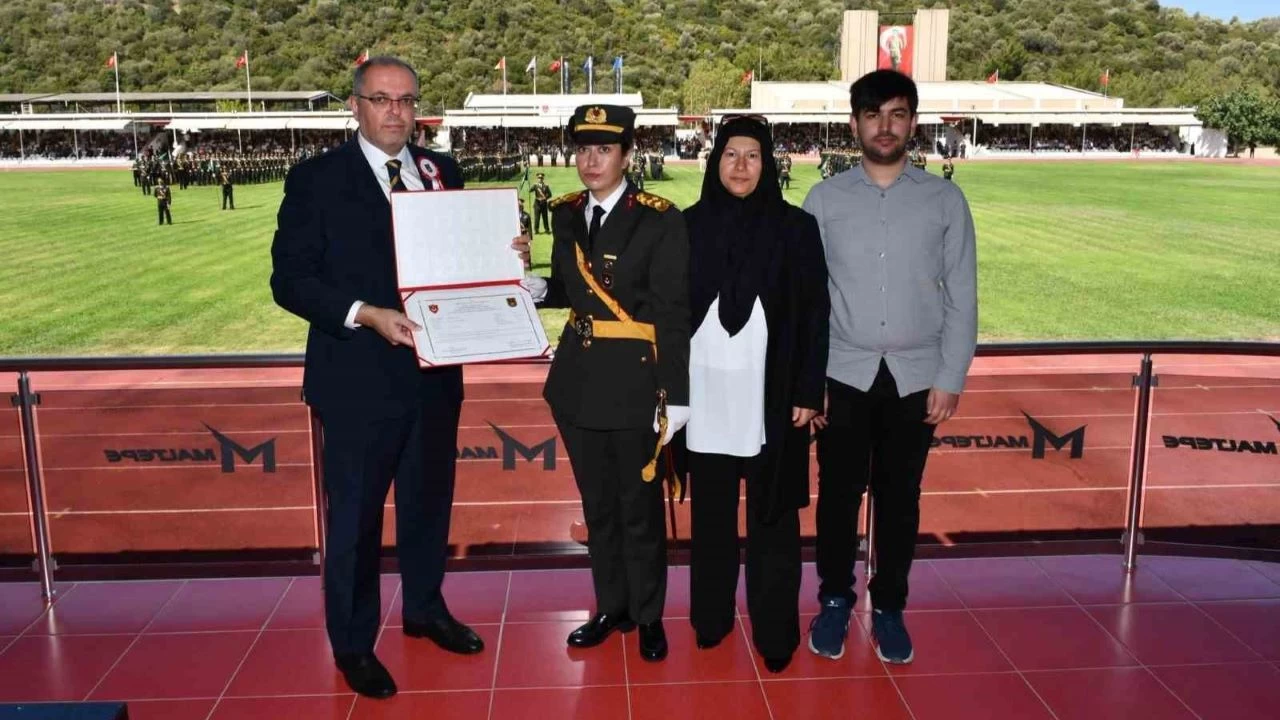 Şehit Ömer Halisdemir'in kızı teğmen oldu