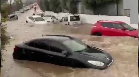 Sel suyuna kapılan araçlar böyle sürüklendi