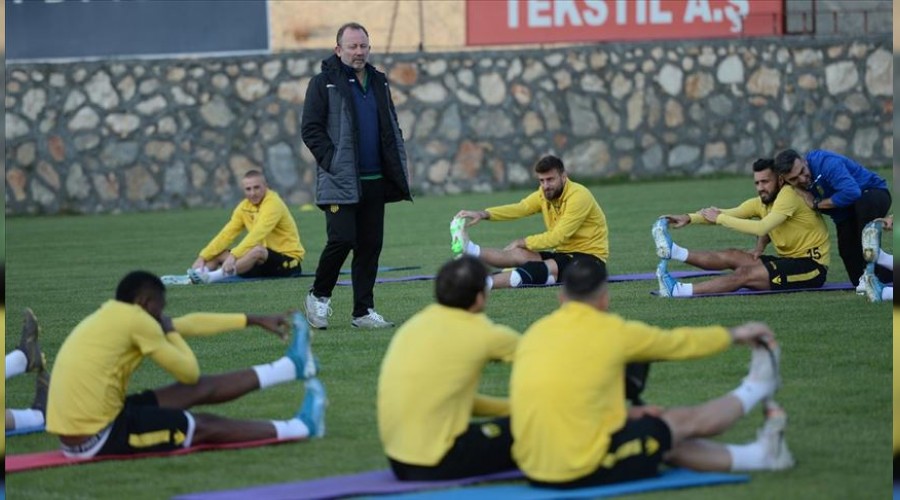 Sergen Yal��n'dan Gen�ler uyar�s�