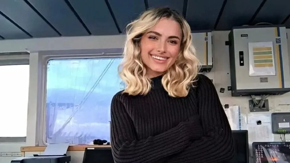 Sinem �lmeden �nce kom�usundan yard�m istemi�