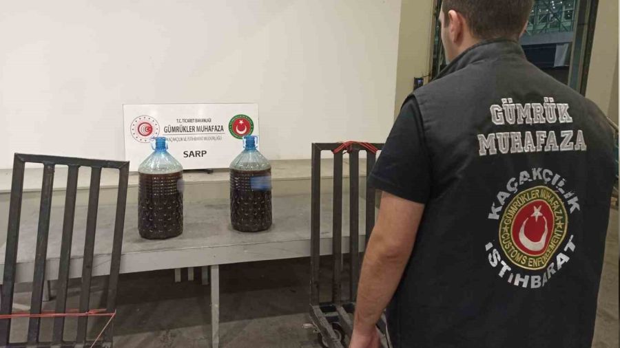Sınır kapısında kaçak kestane balı ele geçirildi