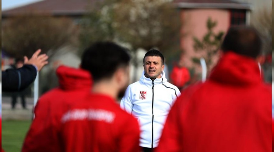 Sivasspor hedef b�y�tt�