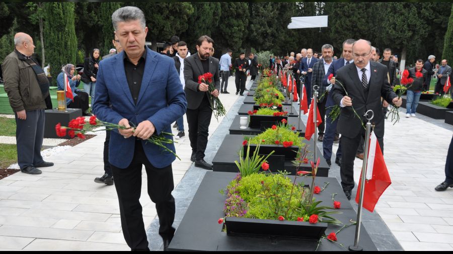 Soma'daki maden �ehitlerine buruk anma